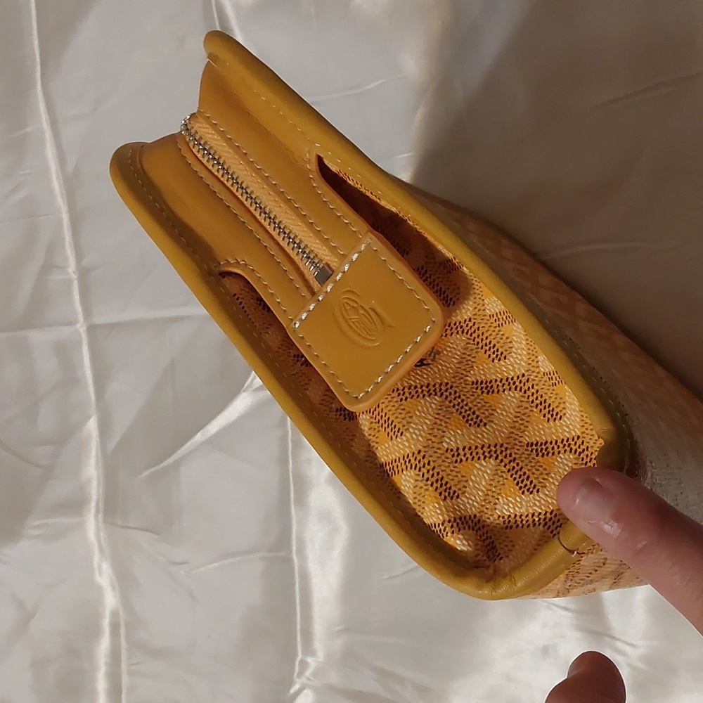 New Luxury Clutch-Juvan MM Pouch Rare Color Yellow - Picture 5 of 8